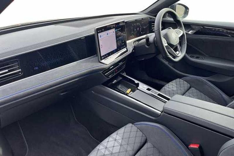 Used VW Passat R-line 204 HP (150 kW) 2025 Black Estate