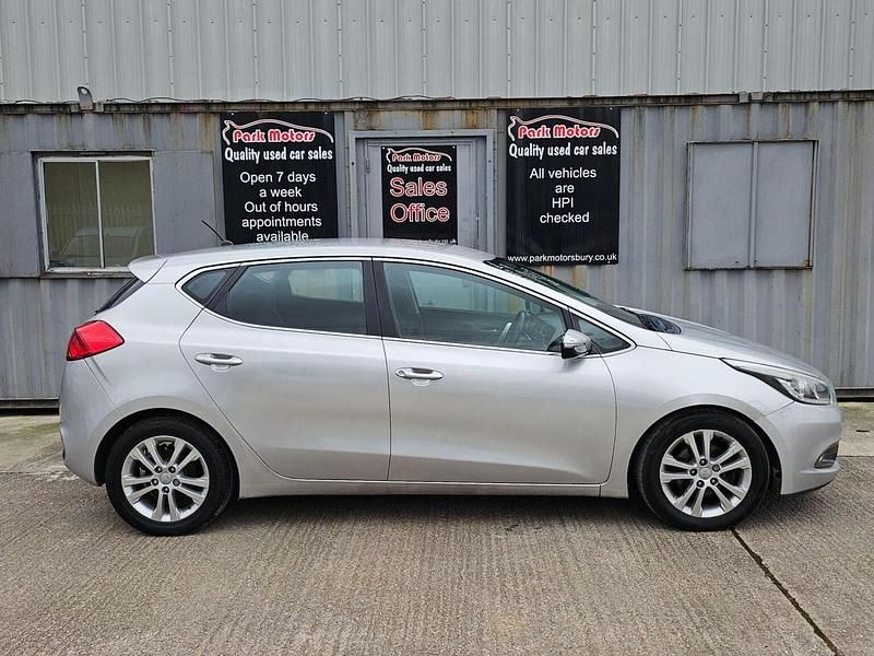 Used Kia Ceed 126 HP (92 kW) 2012 Silver Hatchback