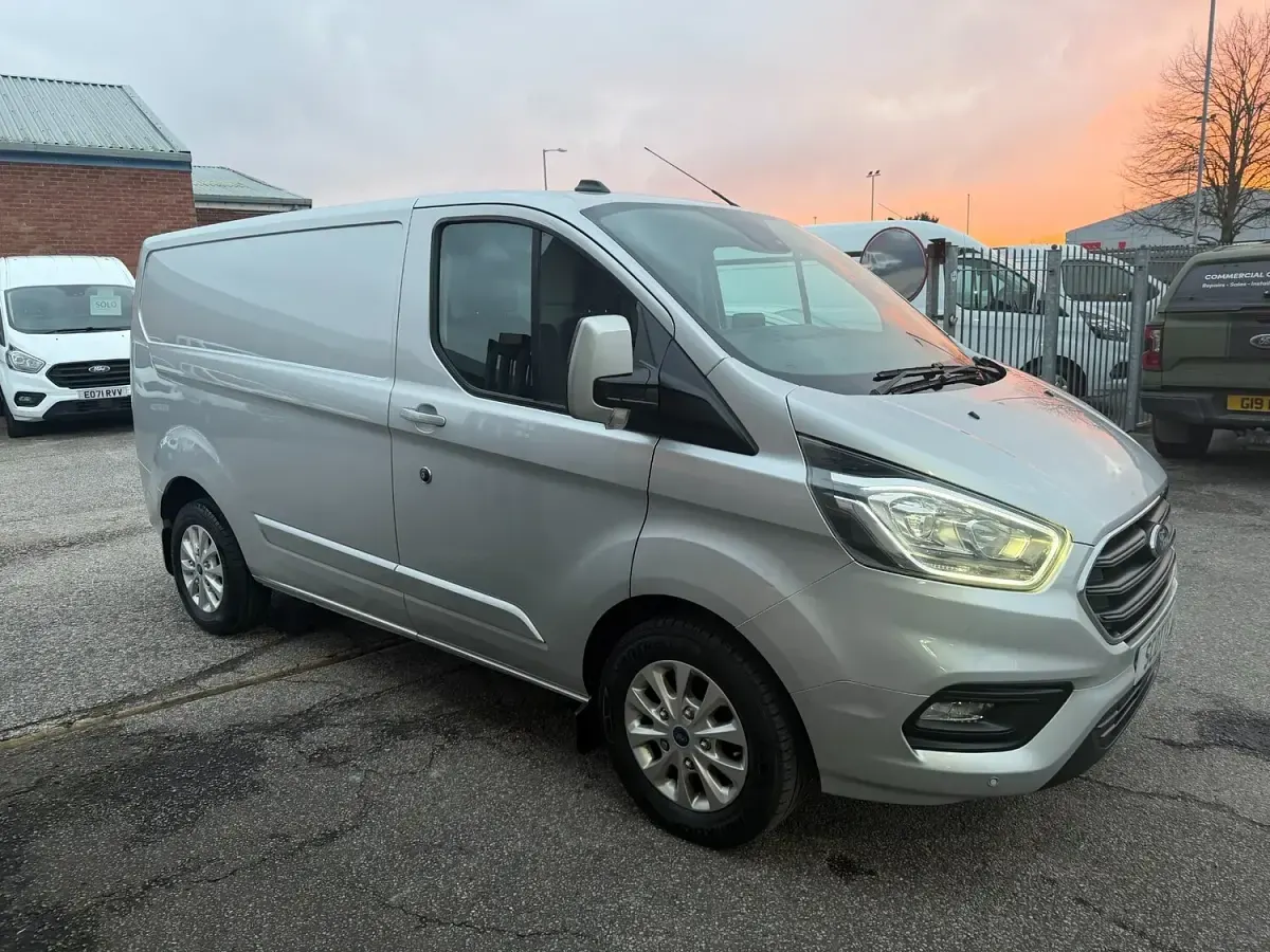 Used Ford Transit Custom Limited 130 HP (95 kW) 2020 Silver Van