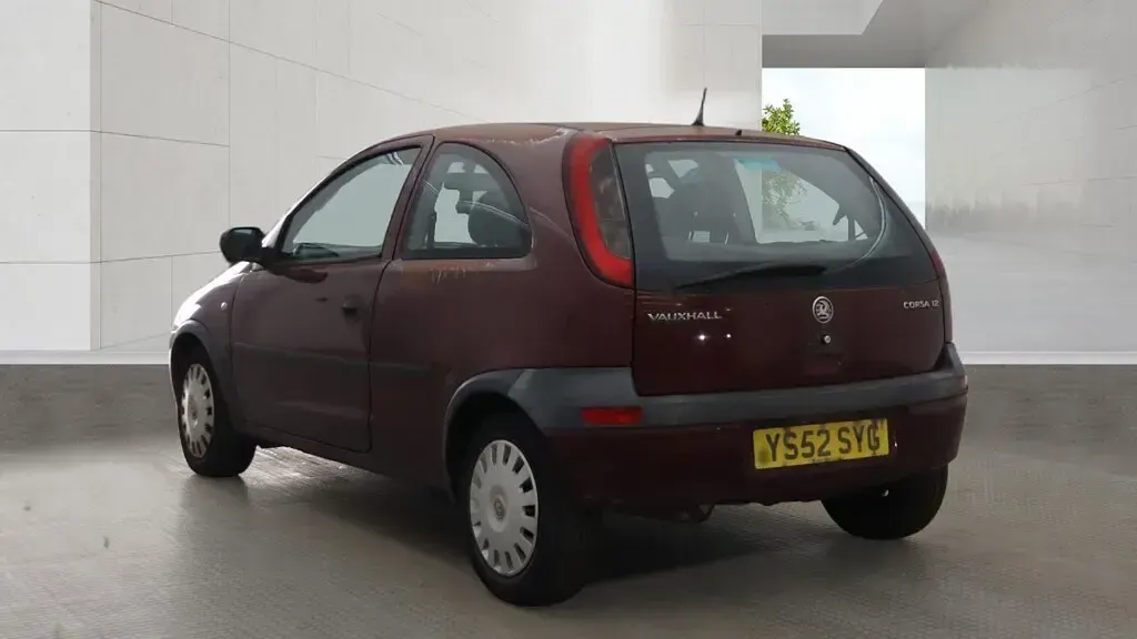 Usado Vauxhall Corsa Club 75 HP (55 kW) 2002 Vermelho Citadino