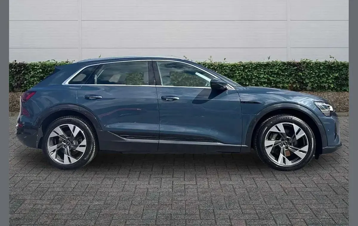 Used Audi Q8 e-tron Sport 250 kW (340 HP) 2023 Blue SUV