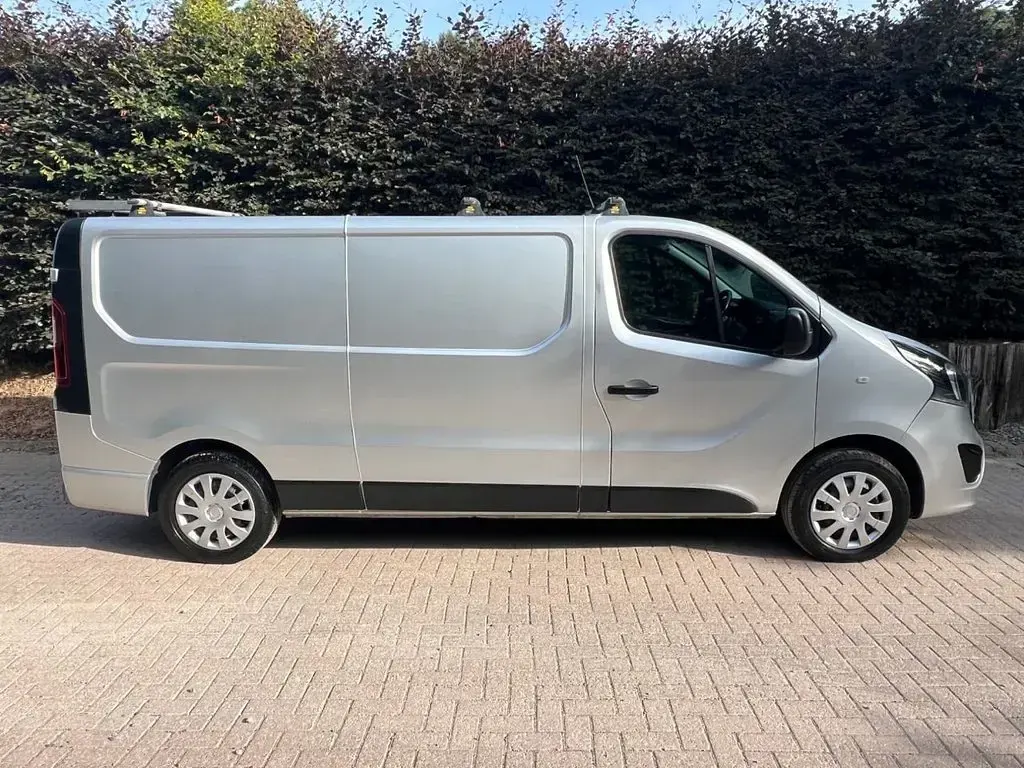 Used Vauxhall Vivaro Sportive 120 HP (88 kW) 2019 Silver MPV