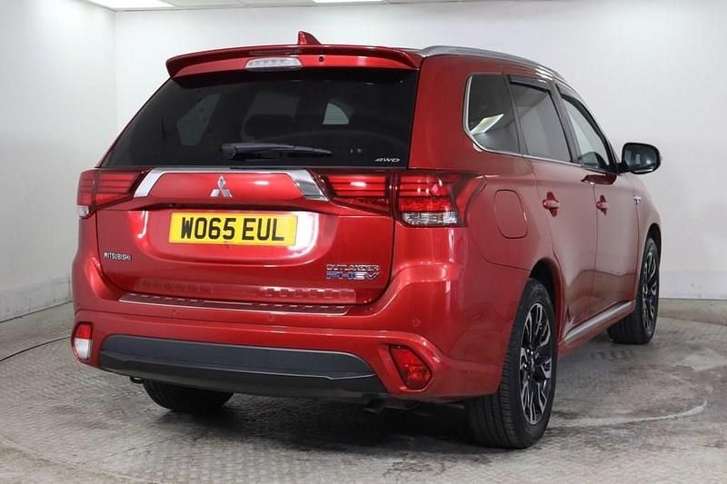 Used Mitsubishi Outlander 200 HP (147 kW) 2016 Red SUV