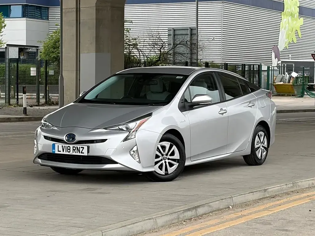 Używany Toyota Prius 122 KM (89 kW) 2018 Srebrny Hatchback