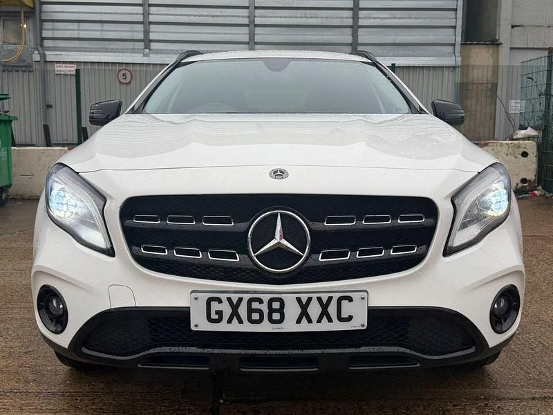 Used Mercedes GLA180 Urban 122 HP (89 kW) 2018 White SUV