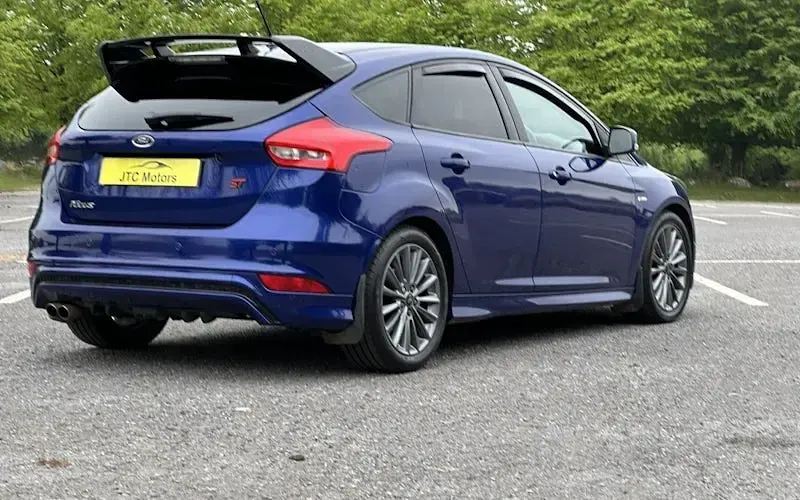 Used Ford Focus ST-Line 120 HP (88 kW) 2016 Blue Hatchback