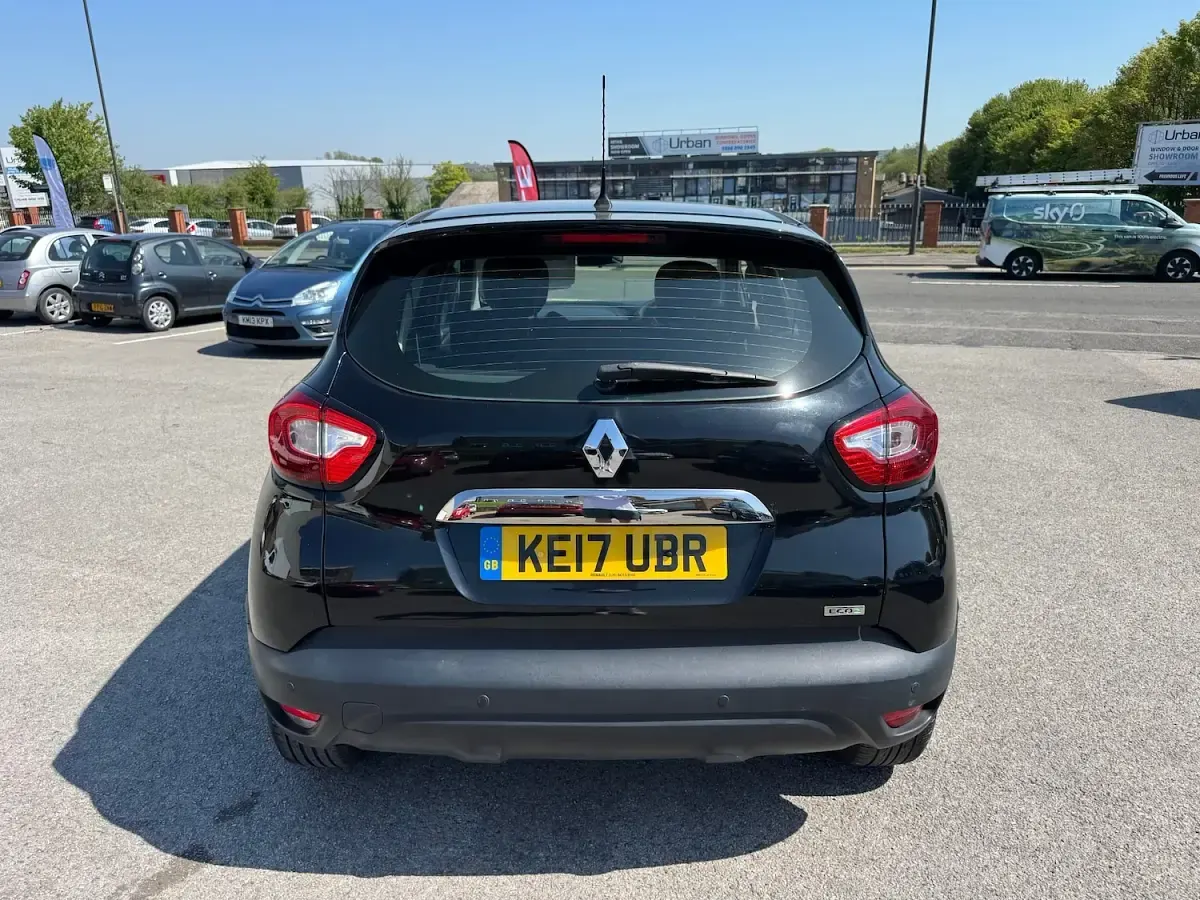 Used Renault Captur Expression+ 90 HP (66 kW) 2017 Black SUV