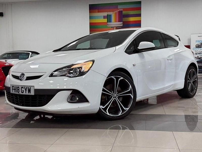 Used Vauxhall Astra GTC Edition 140 HP (102 kW) 2018 White Hatchback