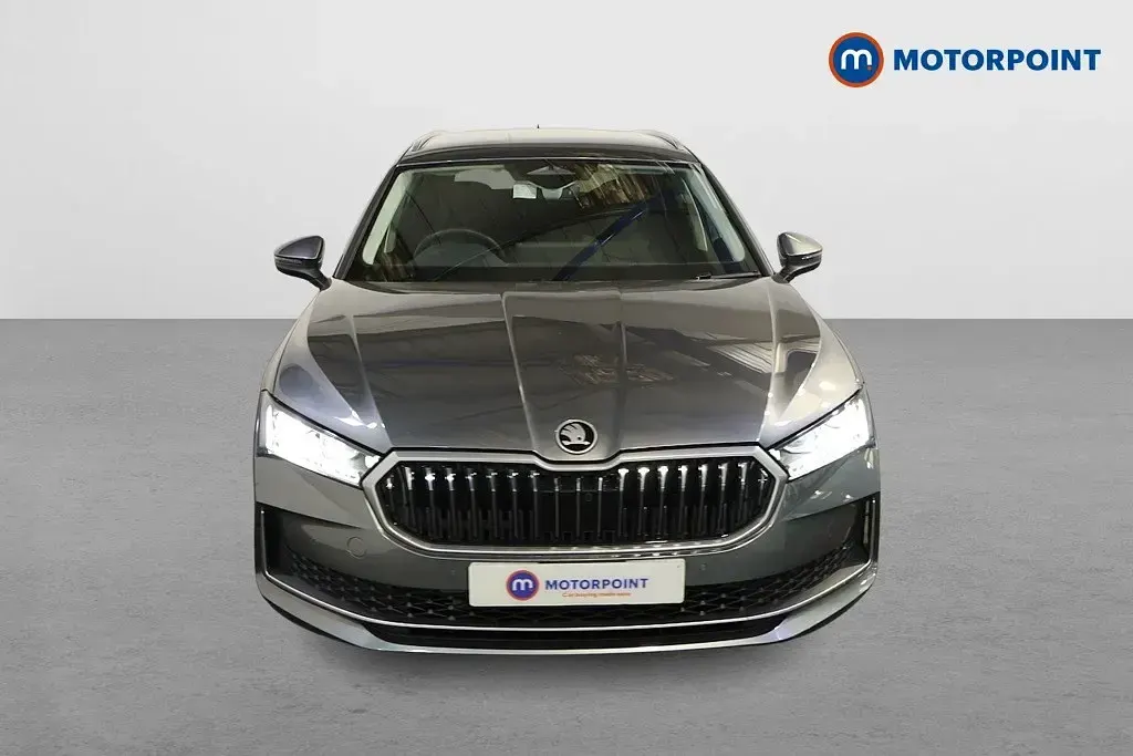 Usado Skoda Superb SE L 2024 Gris Familiar