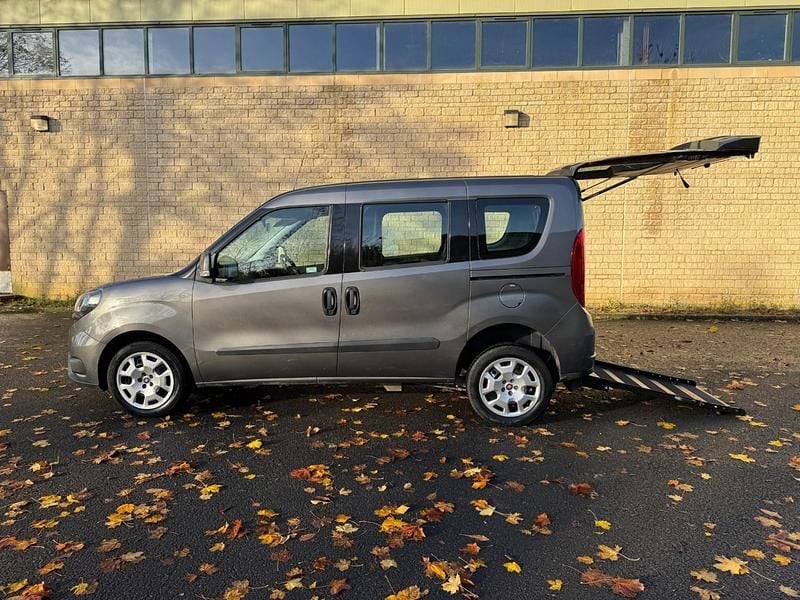 Used Fiat Doblò 95 HP (69 kW) 2019 Grey MPV