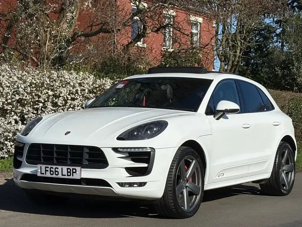 Used Porsche Macan 360 HP (264 kW) 2016 White SUV
