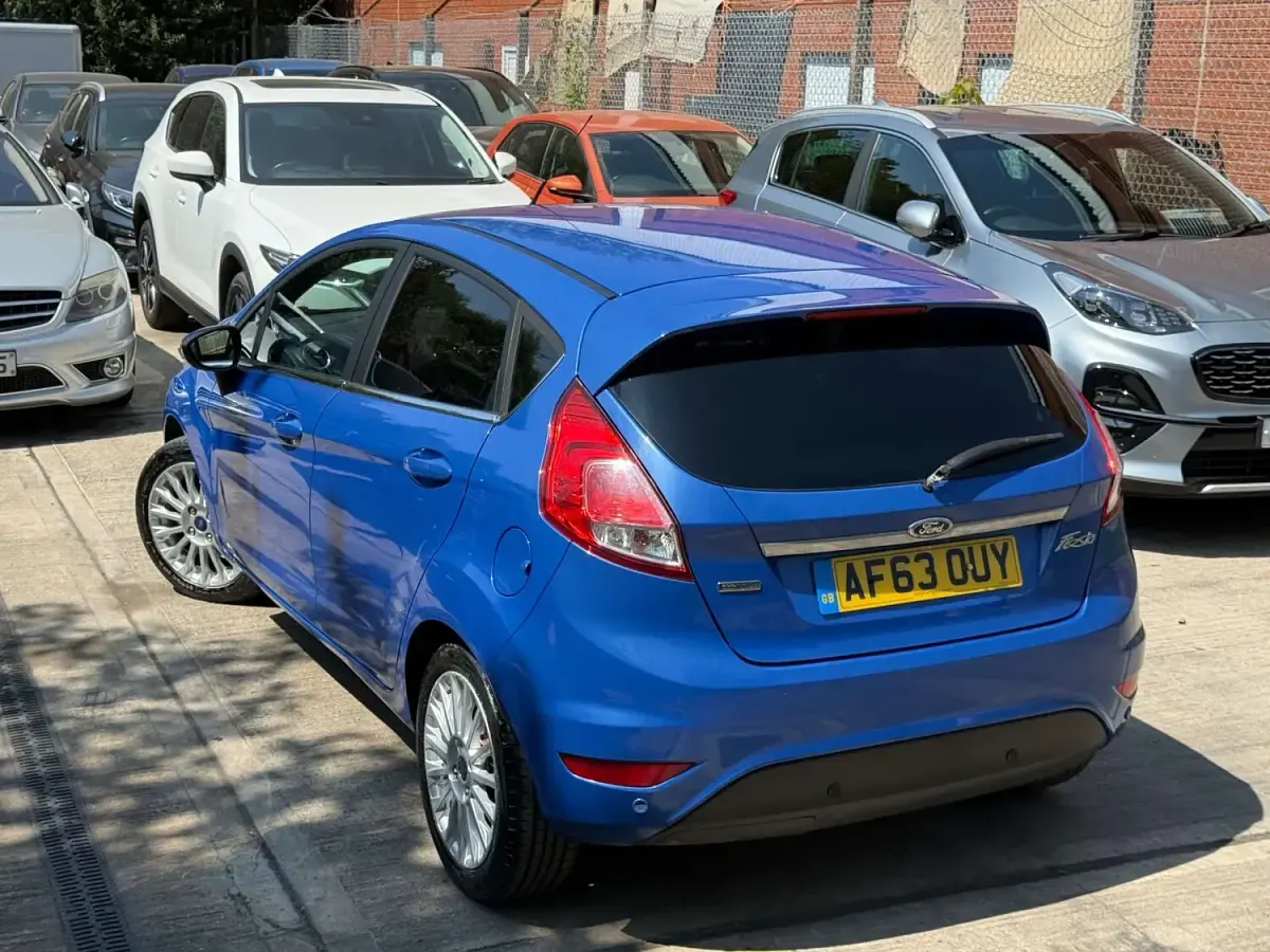 Used Ford Fiesta Titanium 125 HP (91 kW) 2013 Blue Hatchback