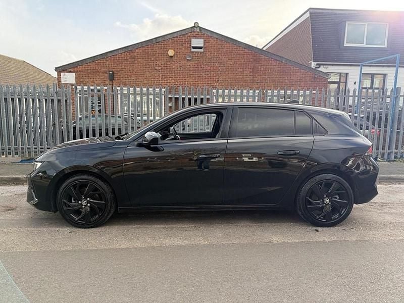 Second-hand Vauxhall Astra GS Line 2022 Negru Hatchback