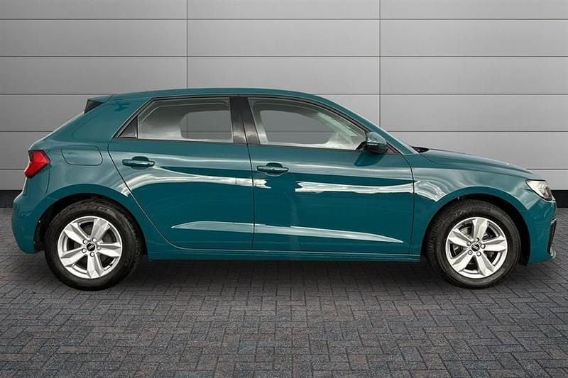 Used Audi A1 Design 95 HP (69 kW) 2021 Shell white SUV