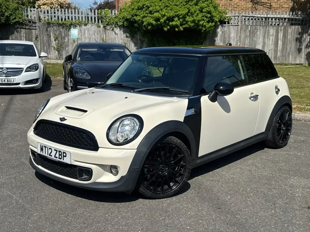 Begagnad Mini Cooper S Hatch 2012 Vit Halvkombi