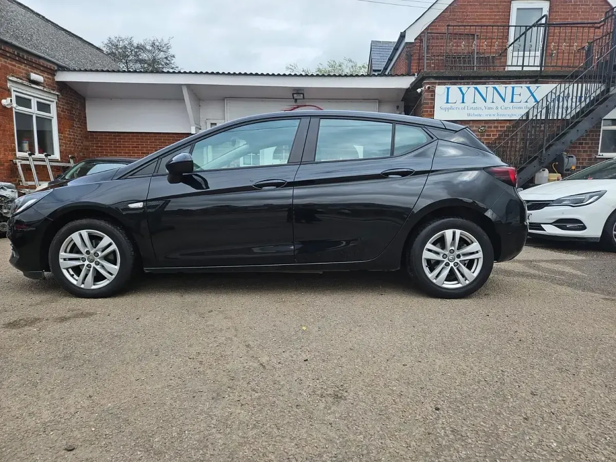 Used Vauxhall Astra Business Edition 105 HP (77 kW) 2021 Black Hatchback
