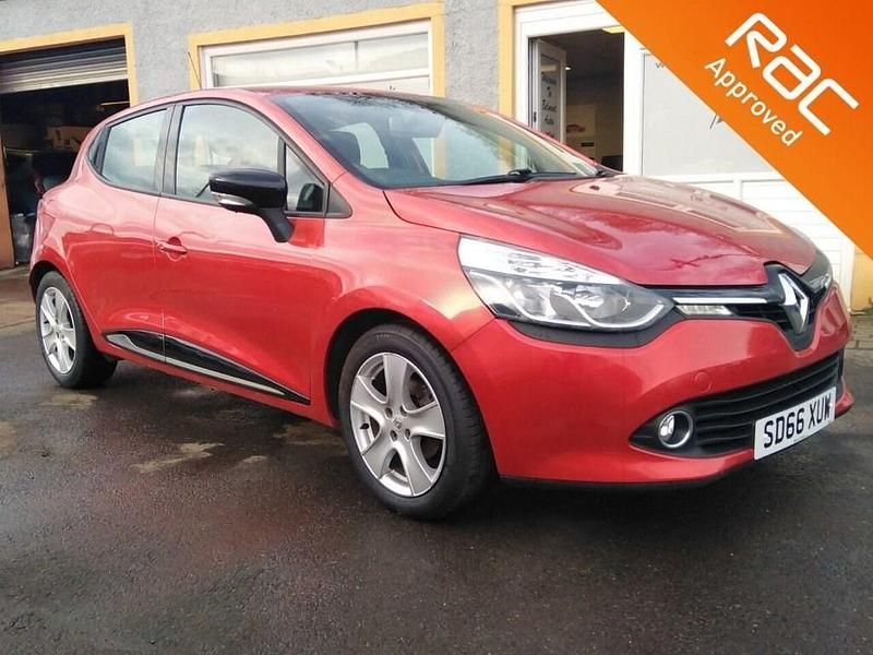 Red Used 2016 Renault Clio IV Dynamique Hatchback | £6,699 (Fair price) - Image 1/4
