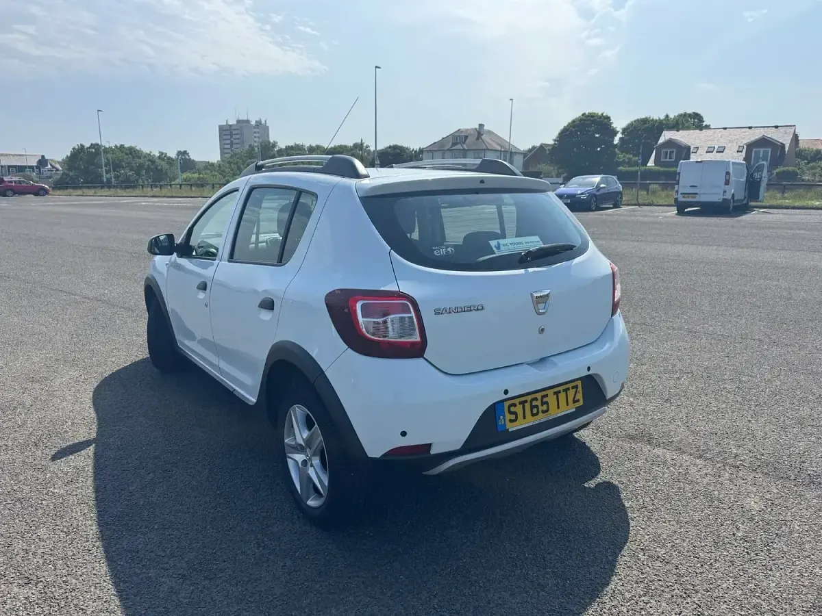 Used Dacia Sandero Lauréate 2015 White Hatchback