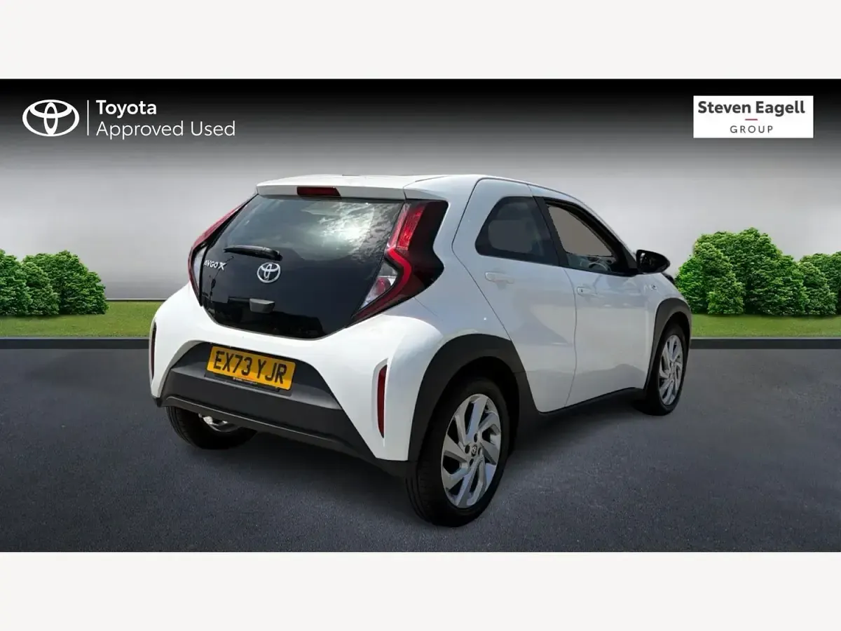 Used Toyota Aygo X PURE 2023 White SUV
