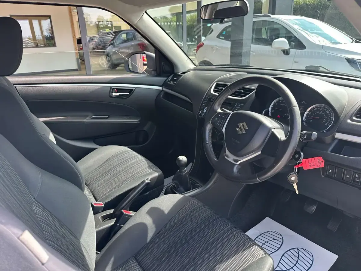 Used Suzuki Swift SZ3 94 HP (69 kW) 2015 White Hatchback