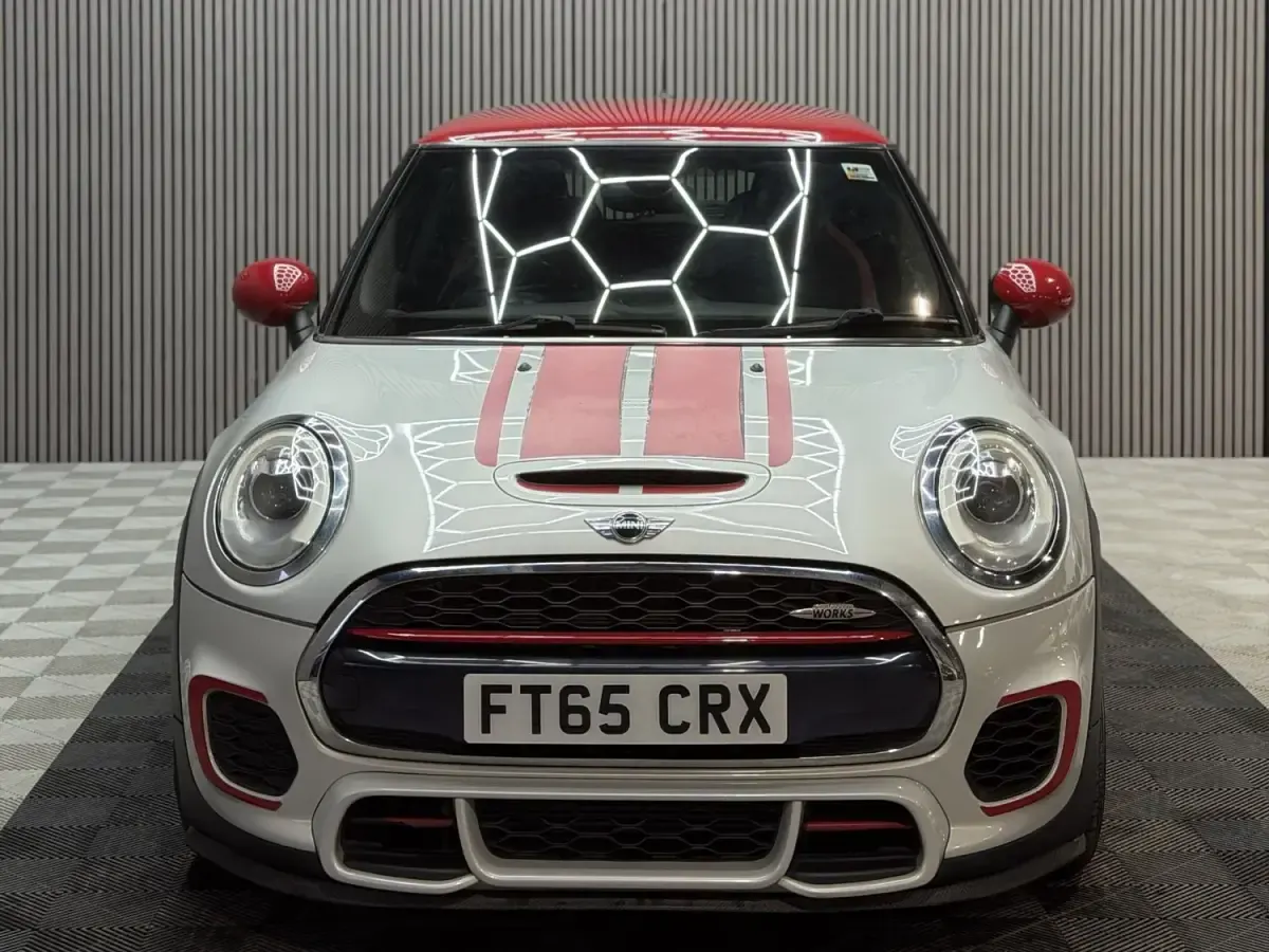Usado Mini John Cooper Works Hatch 231 CV (169 kW) 2016 Plateado Utilitario