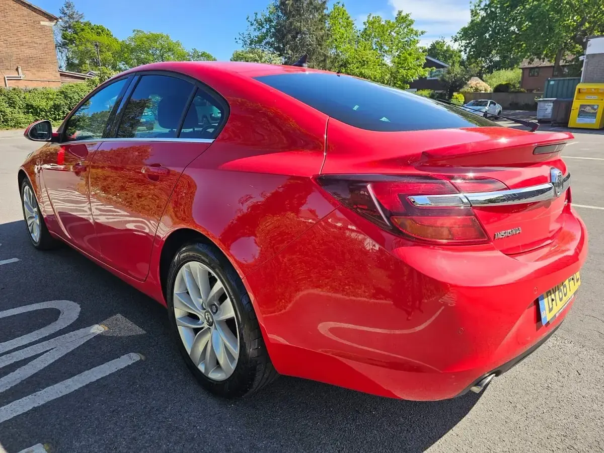 Used Vauxhall Insignia SRi 170 HP (125 kW) 2016 Red Hatchback