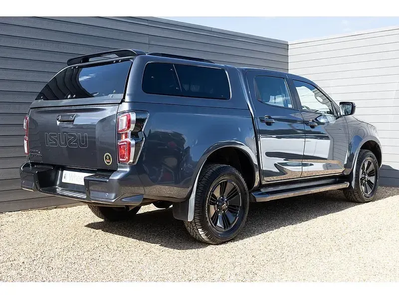 Used Isuzu D-Max 163 HP (119 kW) 2022 Grey Pickup