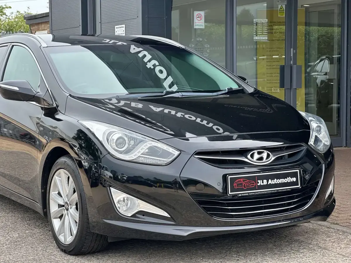 Used Hyundai i40 Style 135 HP (99 kW) 2012 Black Estate