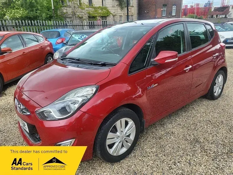 Used Hyundai ix20 Style 89 HP (65 kW) 2011 Red Hatchback