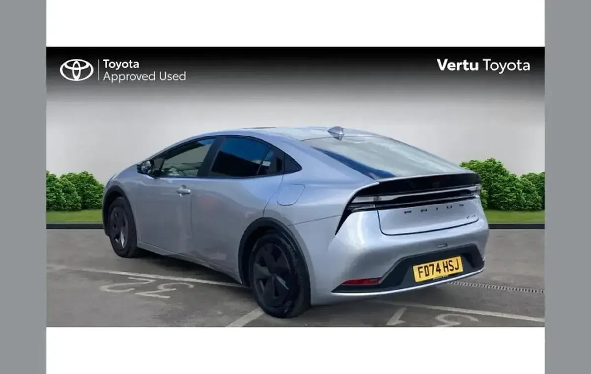 Used Toyota Prius Design 223 HP (164 kW) 2024 Silver Hatchback
