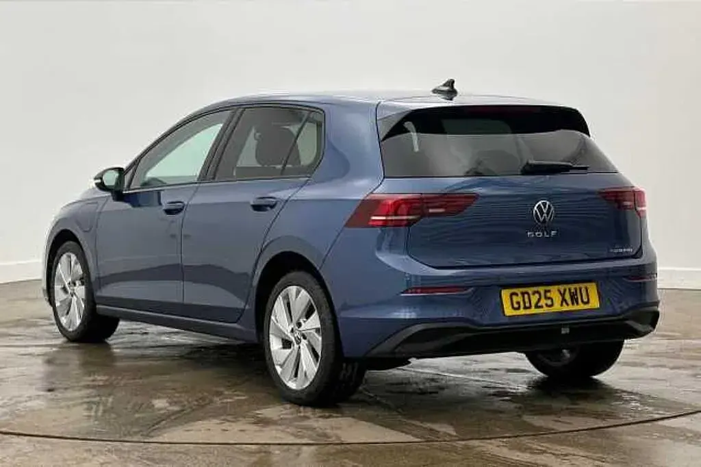 Second-hand VW Golf VIII 204 CP (150 kW) 2025