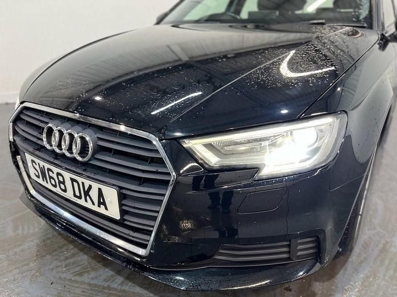 Używany Audi A3 Comfort 116 KM (85 kW) 2018 Czarny Sedan/Limuzyna