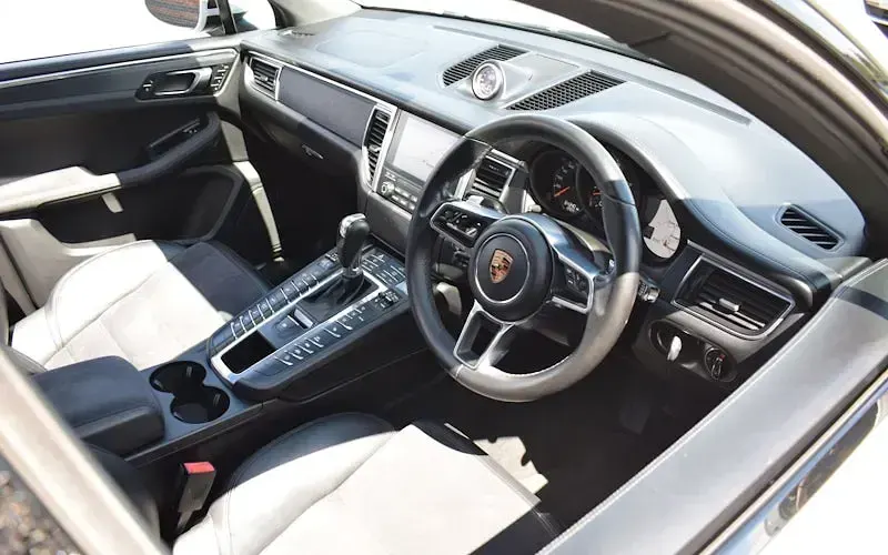 Used Porsche Macan 360 HP (264 kW) 2017 White SUV