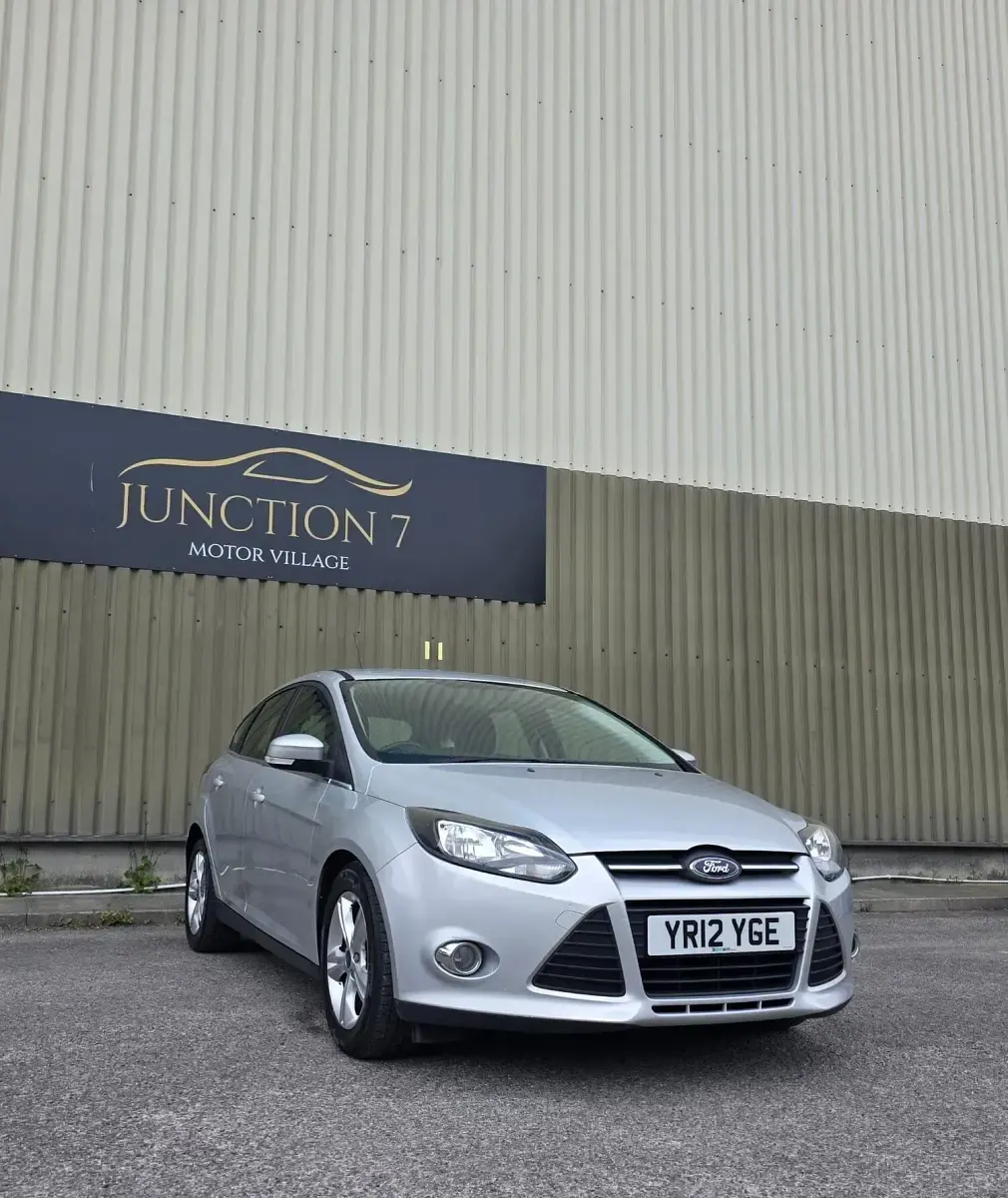 Used Ford Focus Zetec 115 HP (84 kW) 2012 Silver Hatchback