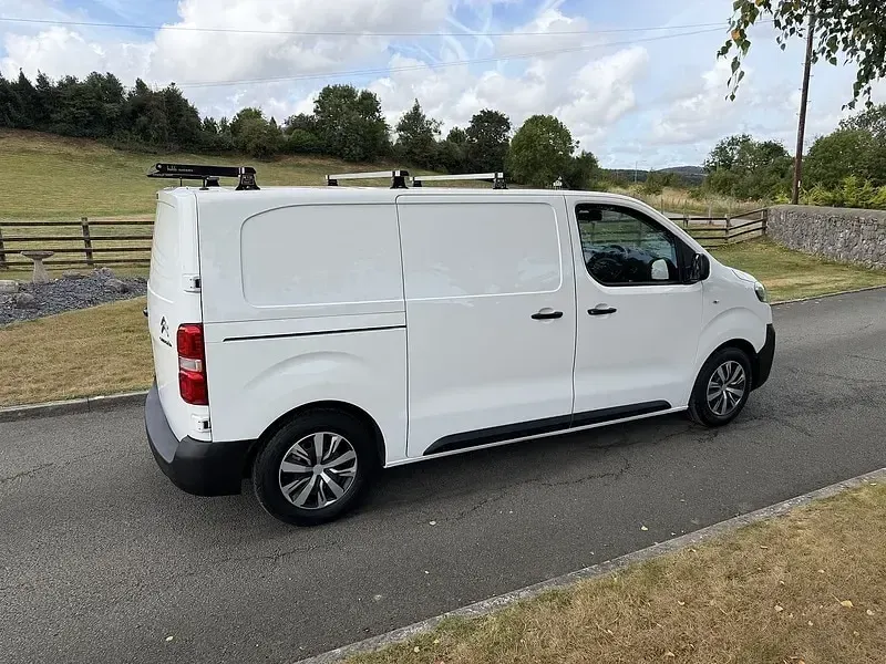 Used Citroën Dispatch 100 HP (73 kW) 2021 White MPV