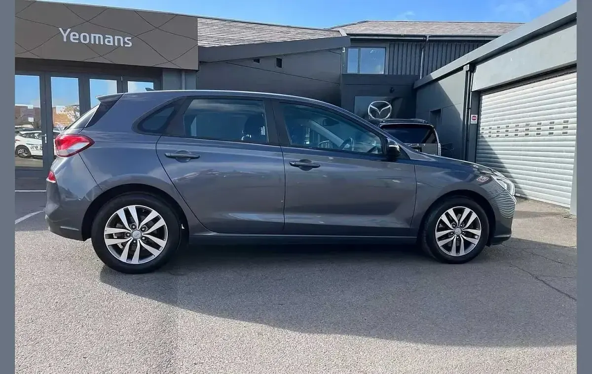 Used Hyundai i30 SE 120 HP (88 kW) 2017 Grey Hatchback