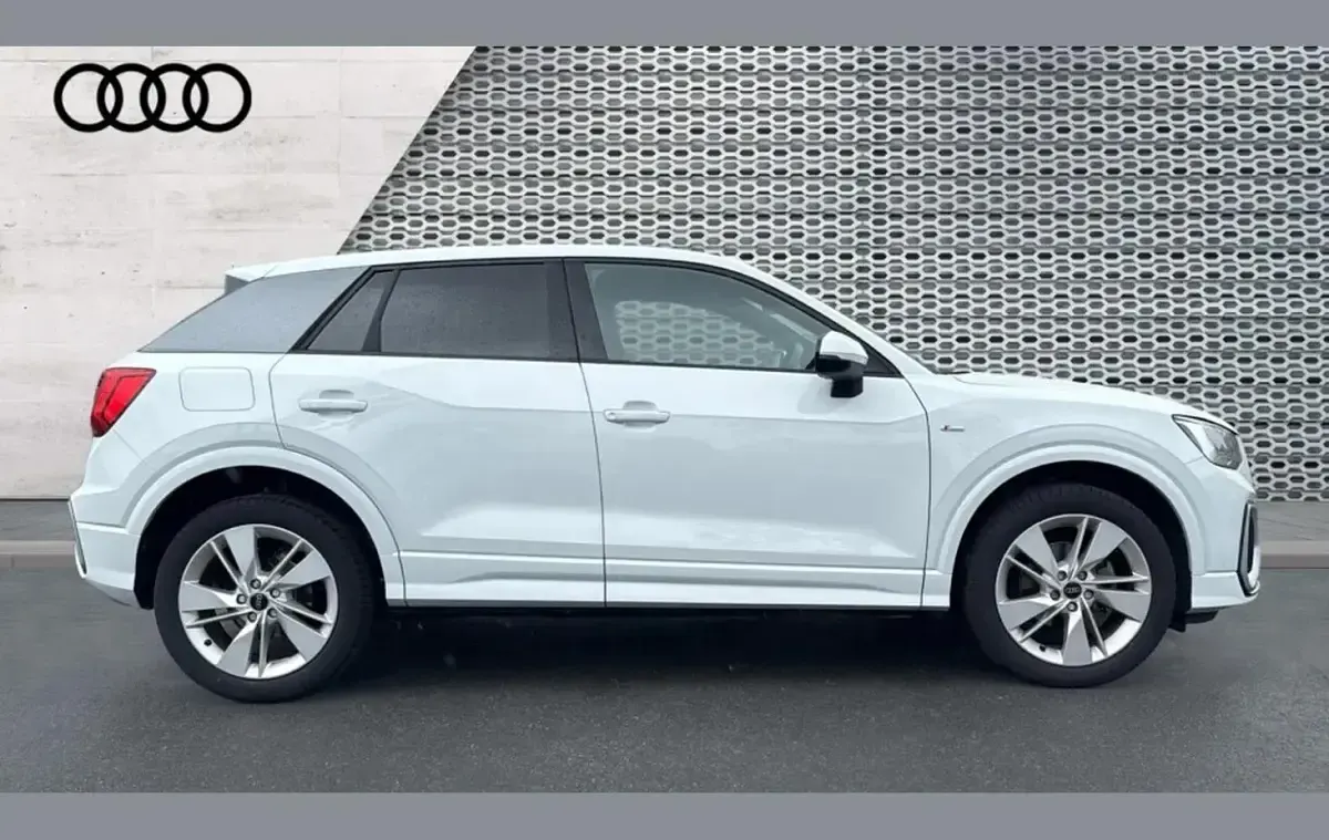 Used Audi Q2 S-Line 147 HP (108 kW) 2023 White SUV