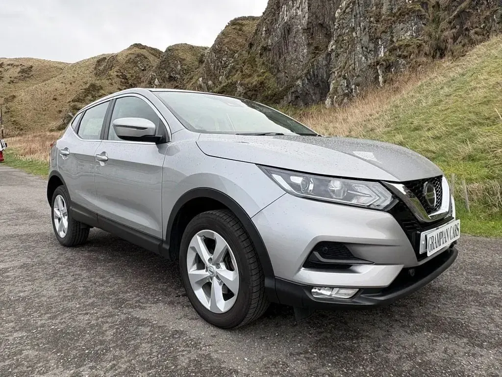 Used Nissan Qashqai Acenta Premium 140 HP (102 kW) 2019 Silver SUV