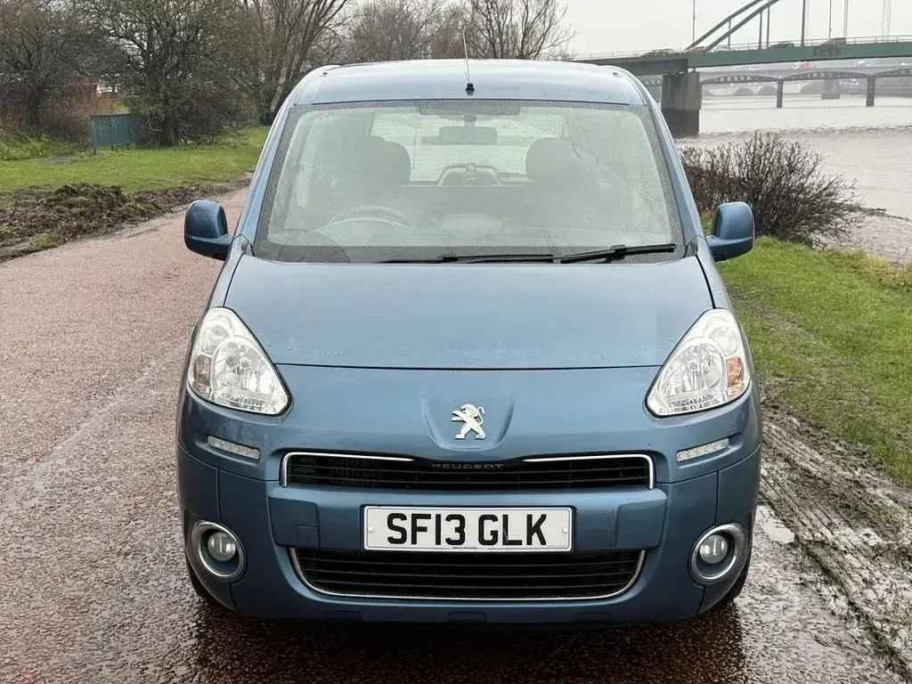Used Peugeot Partner Tepee S 92 HP (67 kW) 2013 Blue MPV