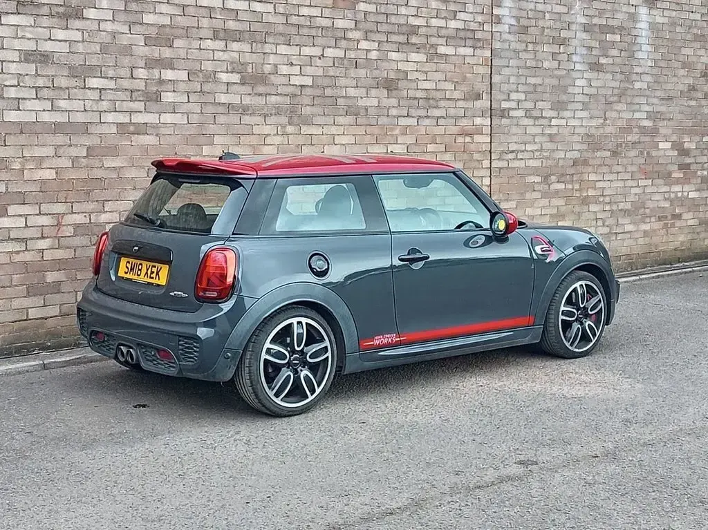 Usado Mini John Cooper Works Sport 231 CV (169 kW) 2018 Gris Utilitario