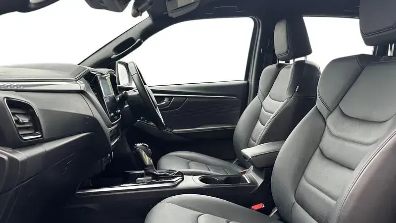 Used Isuzu D-Max 2025 Grey Pickup