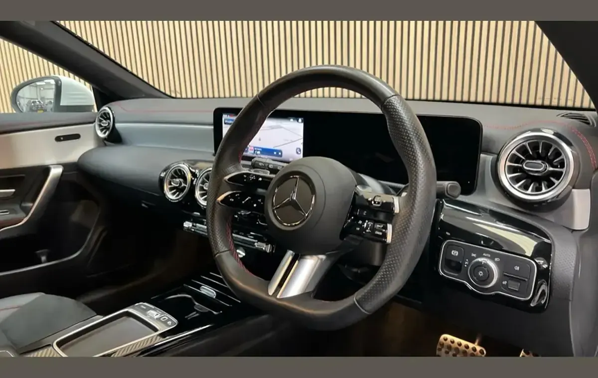 Used Mercedes CLA220 Executive 190 HP (139 kW) 2025 White Estate