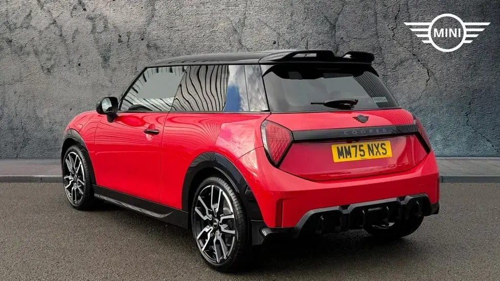 Used Mini Cooper Hatch 113 kW (154 HP) 2025 Red Hatchback