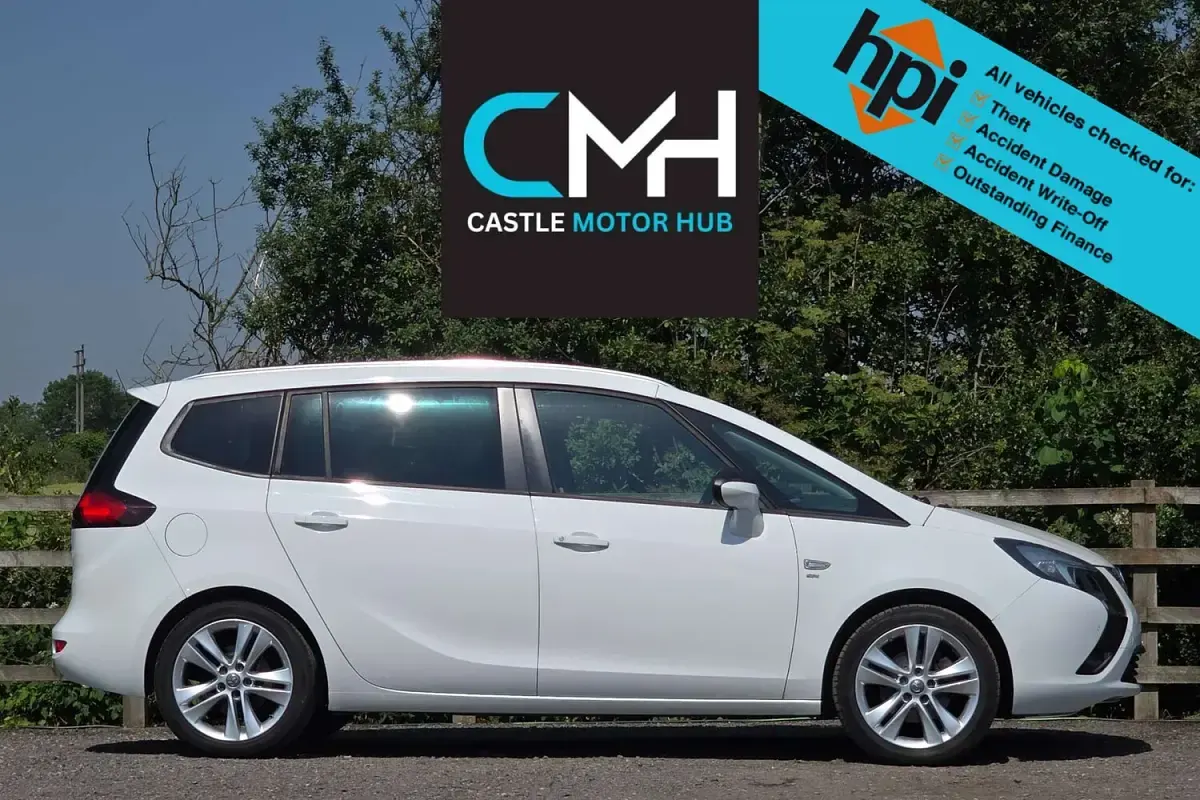 Used Vauxhall Zafira Tourer SRi 140 HP (102 kW) 2015 White MPV