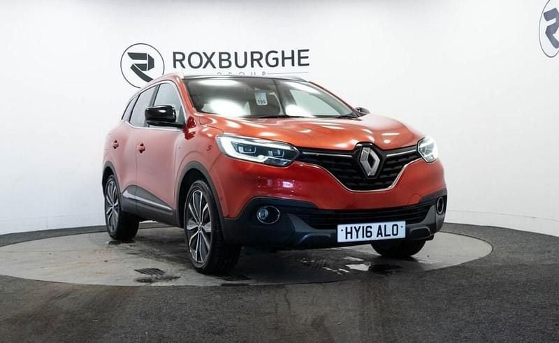 Red Used 2016 Renault Kadjar Signature SUV | £5,995 (Good price) - Image 1/4