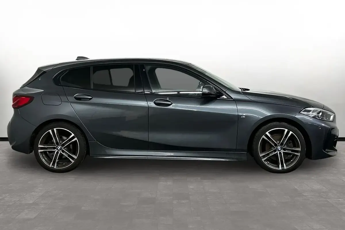 Usado BMW 118 M Sport 140 CV (102 kW) 2021 Gris Utilitario