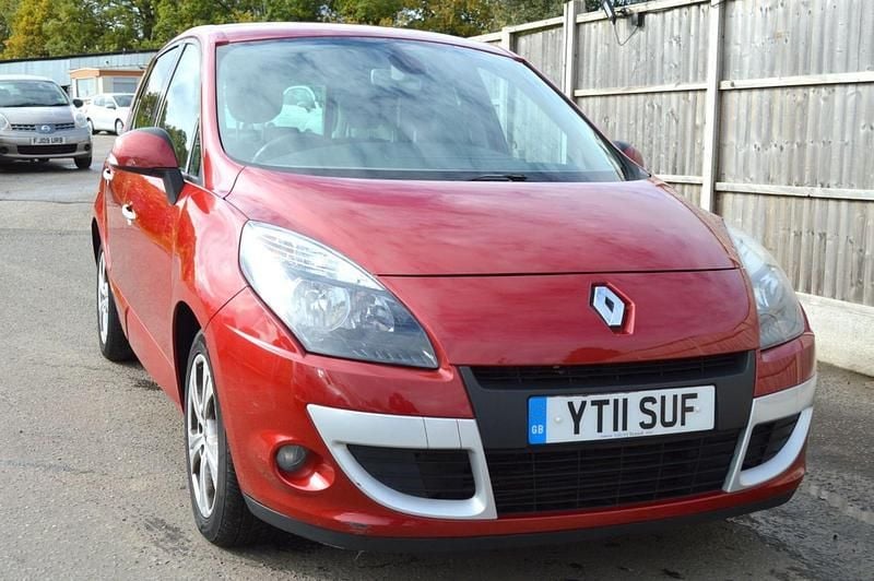 Red Used 2011 Renault Scénic III Dynamique MPV | £791 (Super price) - Image 1/4