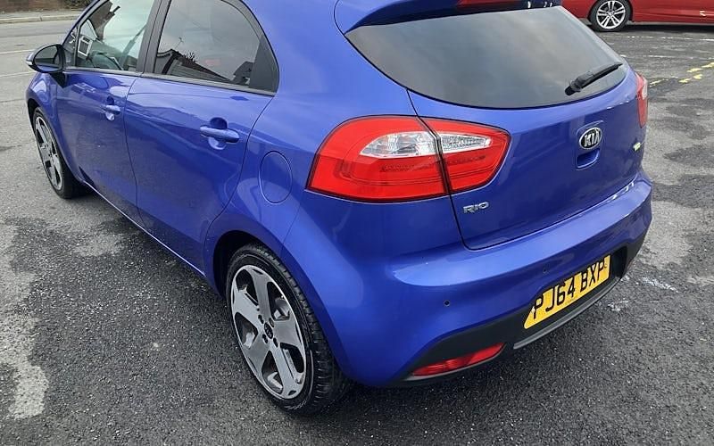 Used Kia Rio 109 HP (80 kW) 2014 Blue Hatchback