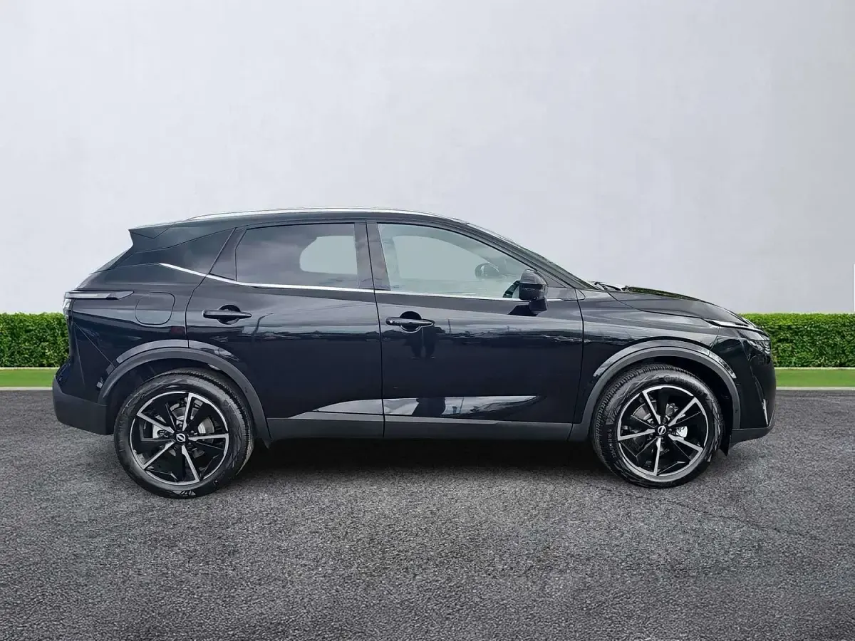New Nissan Qashqai Tekna 140 HP (102 kW) 2026 Pearl black SUV