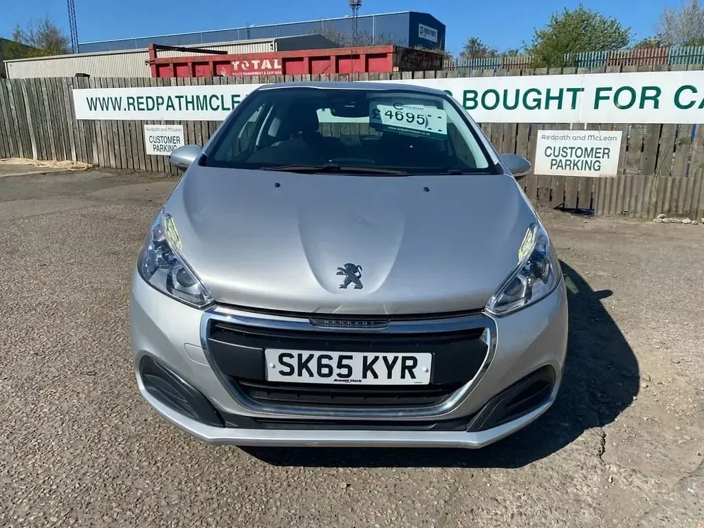 Używany Peugeot 208 Active 68 KM (50 kW) 2015 Srebrny Hatchback